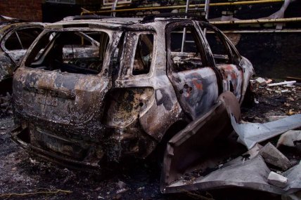 Автомобиль в Днепре, поврежденный российским дроном