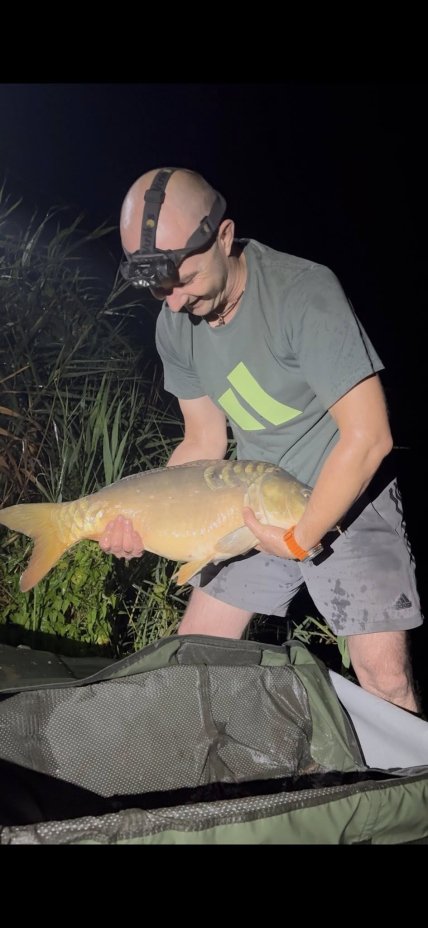 Мужчина в Кривом Роге поймал карпа