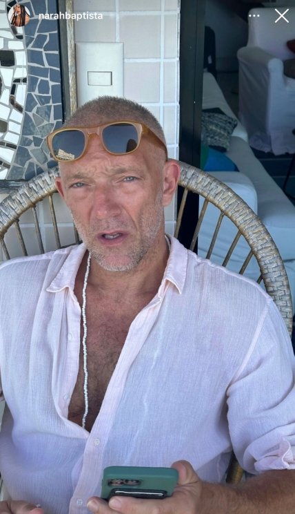 венсан кассель в белой рубашке