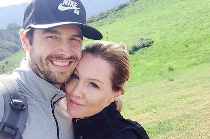 Звезда сериала "Беверли Хиллз 90210" собралась под венец