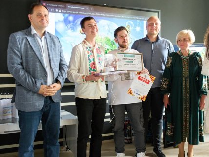 Максим Кущак получил премию за свое изобретение