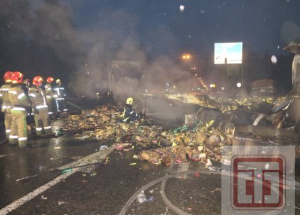 на  Житомирской  трассе,   под  Киевом,  недалеко  от  контрольного  пункта  полиции  Сосновый  Бор   случилось  ДТП 