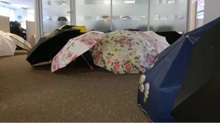 Мокру парасольку краще не залишати відкритою