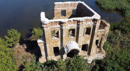 Руины церкви Святого Илии в Цыблях