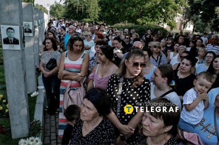 В Деснянском районе открыли Аллею Героев