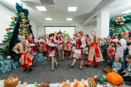 Праздник для детей работников Международного университета и детей военнослужащих по случаю Дня святого Николая