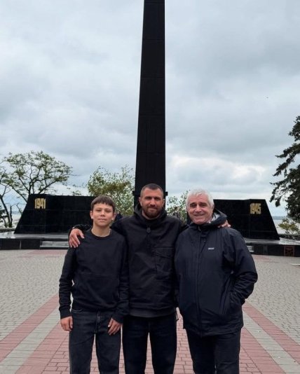 Василий Ломаченко с сыном и отцом