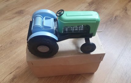 игрушечная машинка