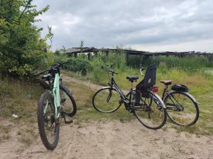 Велосипеди біля мосту