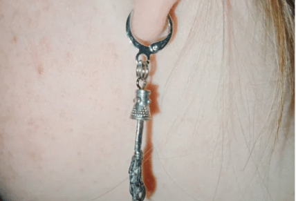 Серьги из лапок воробья