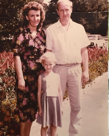 Леся Никитюк с родителями в детстве