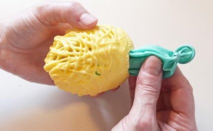 Готовимся к Пасхе с детьми: делаем цветные шоколадные яйца - изображение №5