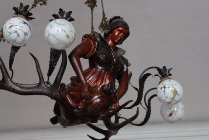 Люстра в дворце Шенборнов