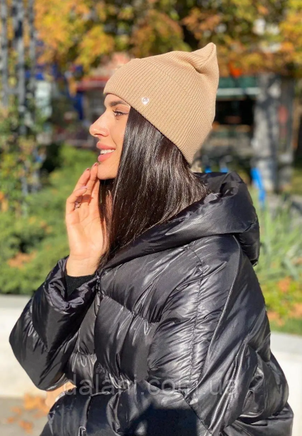 бежевая шапка бини