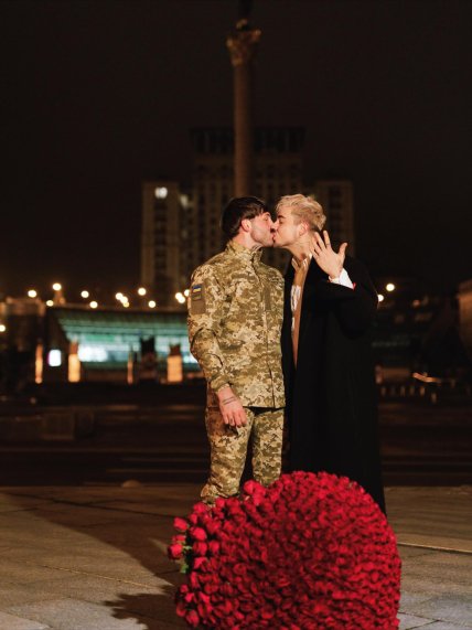 Меловин помолвка с военным Петр Злотя