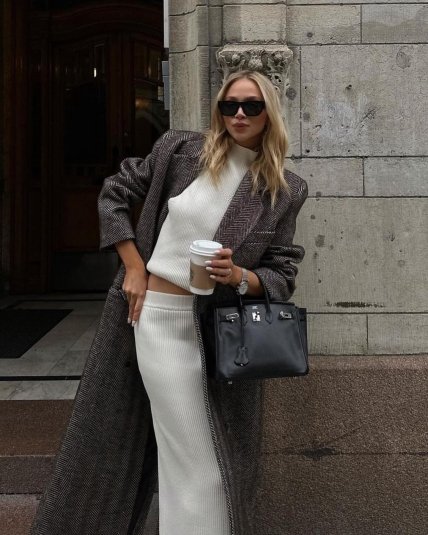 Стильный образ с серым пальто макси