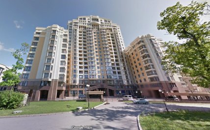 Будинок-монстр на Грушевського. Google Maps