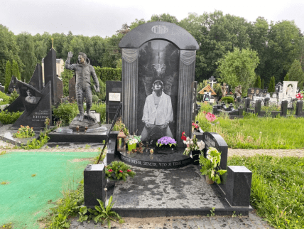 Как выглядит могила Николая Караченцова