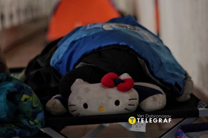 Дети спят в метро Киева из-за российской атаки