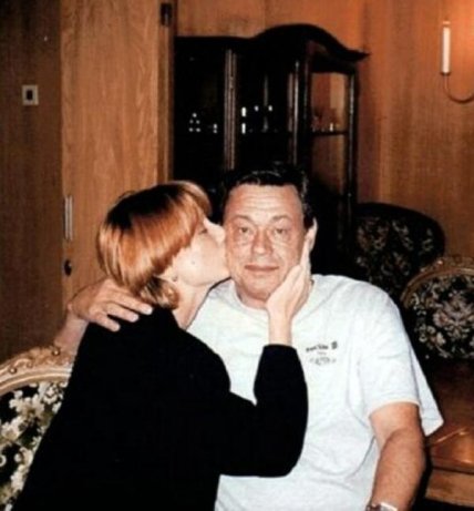 Коханка Миколи Караченцова