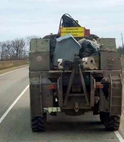 Собачья будка на российском грузовике