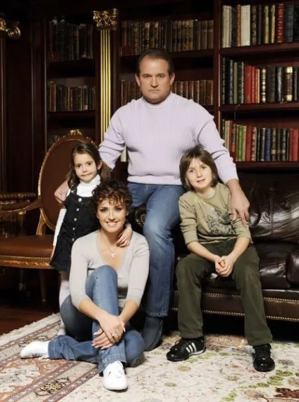 Оксана Марченко и Виктор Медведчук с детьми