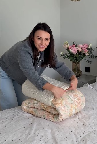 Секрет заключается в кармане, в который заправляется край одеяла