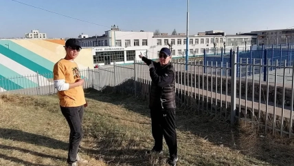 Школа в городе Эрденет, где учился Зеленский