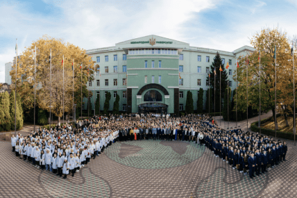 Сергій Ківалов разом із колективом приватного Міжнародного університету