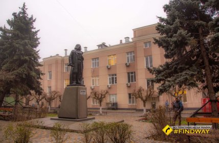 Памятник Дарту Вейдеру на территории завода "Прессмаш"