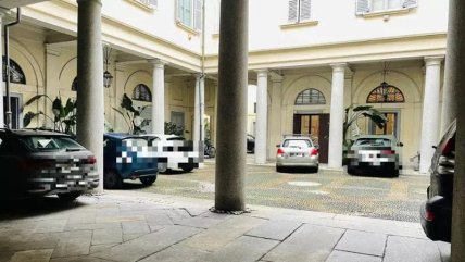 Двір готелю в якому знайшли тіло Олександра Адаріча