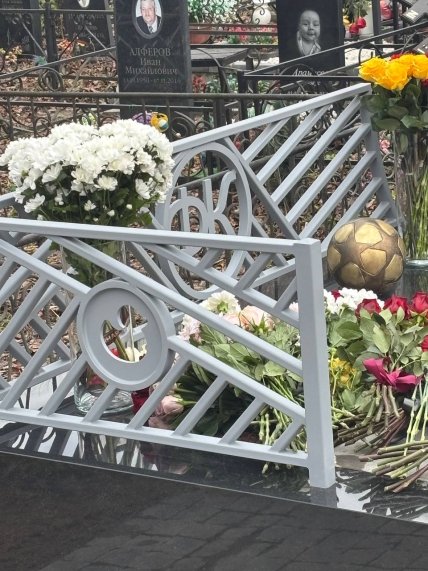 Могила Василия Уткина