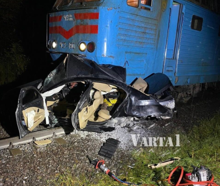 ДТП на переезде под Львовом - поезд протащил авто
