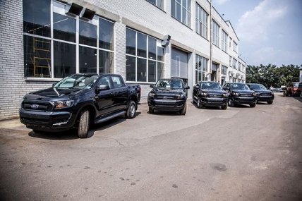 США передали Нацгвардии пять пикапов