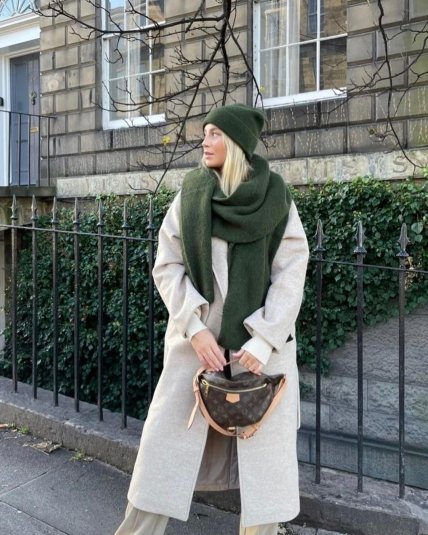 Как сочетать зимнее пальто и шарф