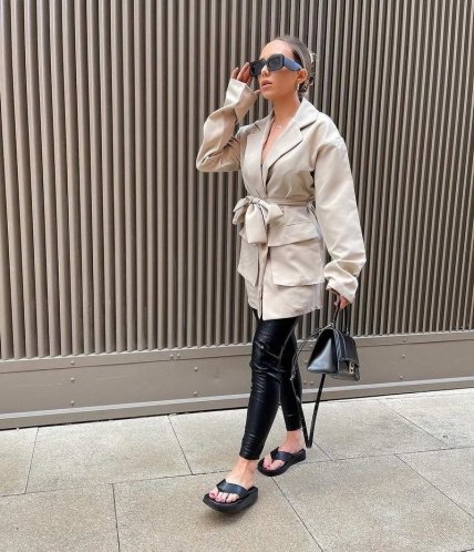 Босоножки черные