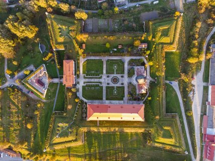 Вид на замок з висоти пташиного польоту