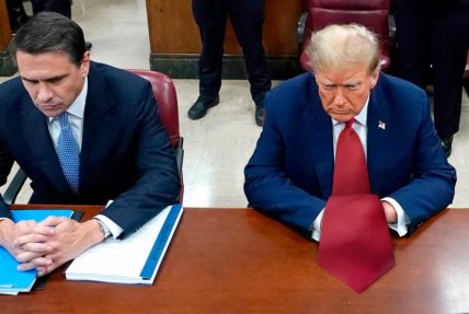 дональд трамп длинный красный галстук