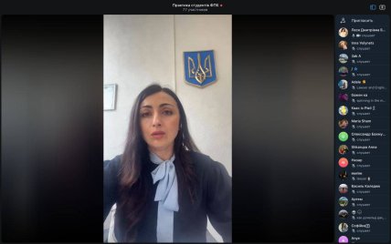 Леся Будзан виступає перед студентами. Фото: фінансово-правовий коледж