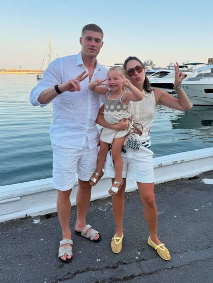 Артем Довбик із сім’єю