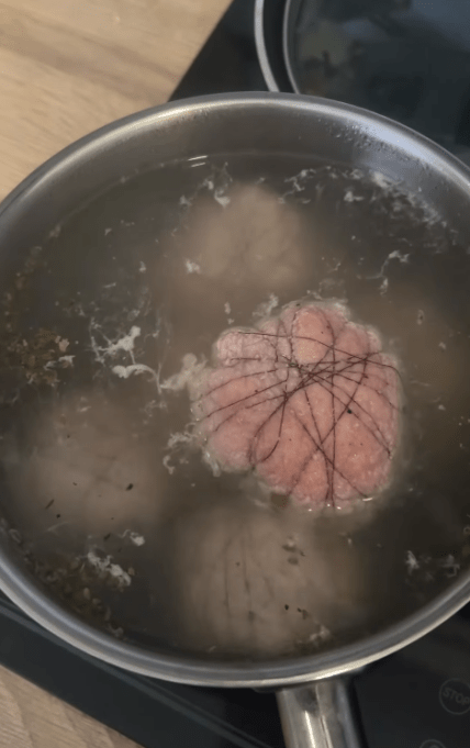 М'ясний рулет з вареними яйцями - покроковий рецепт