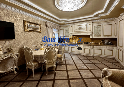 Під Києвом продають будинок у стилі Пшонки