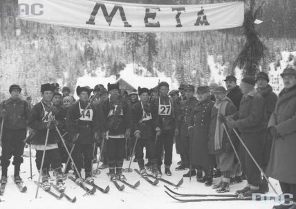 як розважалися у Карпатах 90 років тому,трампліни у ворохті,розваги у карпатах