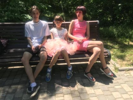 Дети и внучка Натальи Бузько