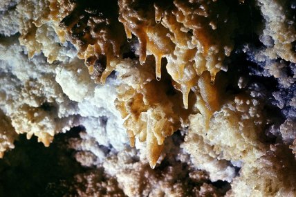 Кристаллы в пещере Атлантида