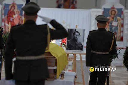 Останки Евгения Коновальца доставили в собор УГКЦ в Киеве. Фото: Ян Доброносов "Телеграф"