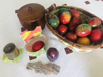 Боядісани з памук, фарбування яєць ватою