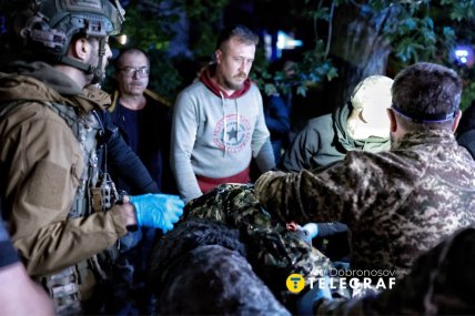Потерпілим надають допомогу. Фото Ян Доброносов