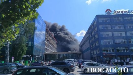 В Києві спалахнула пожежа