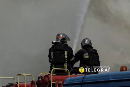 Рятувальники на місці прильоту. Фото: Ян Доброносов "Телеграф"